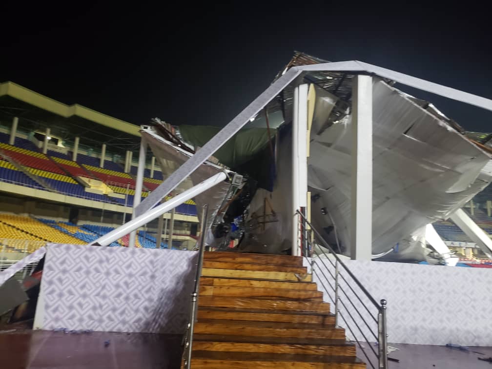 Kinshasa : Trois personnes ayant filmé l’effondrement du podium papal au stade d…