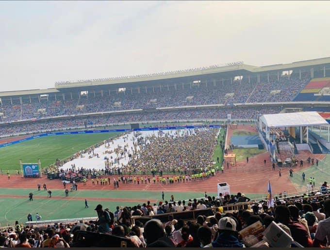 Kinshasa : début de la rencontre entre le Pap François et les jeunes au stade de…