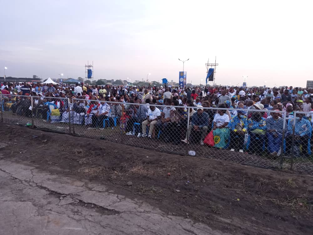 Pape à Kinshasa : la population afflue en masse pour assister à la messe papale …