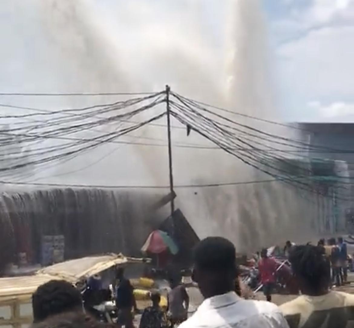 Kinshasa : L’explosion d’un tuyau de la Regideso fait au moins un mort à Binza-Ozone