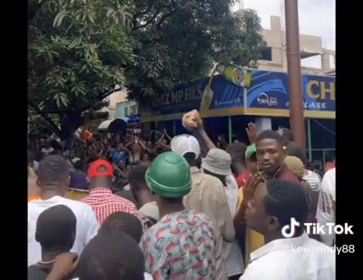 Kinshasa-Lingwala : Les clients de l’hôtel « MP » s’opposent à sa démolition sui…