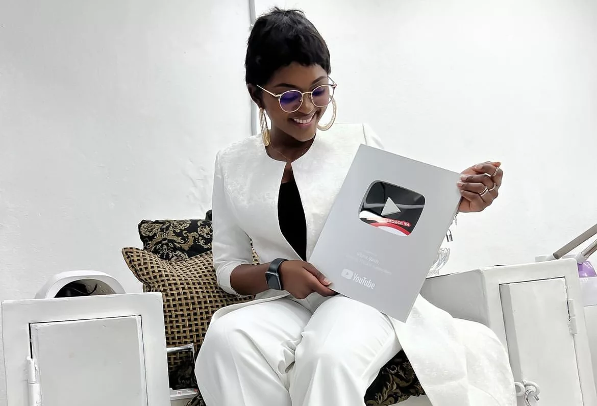 Gloria Bash, la nouvelle reine des chanteuses congolaise YouTube