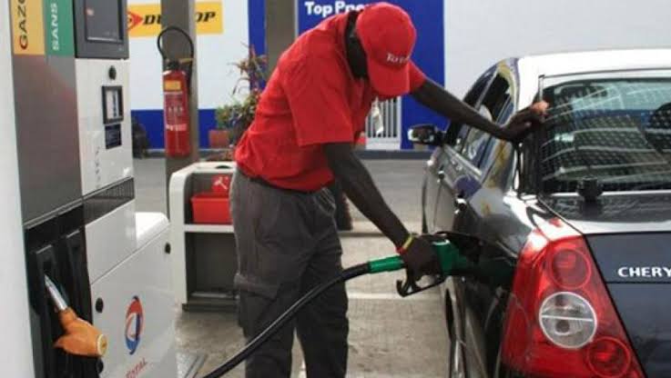 Hausse du prix de carburant : un litre d’essence fixé à 3 225 FC dans l’Ouest et…