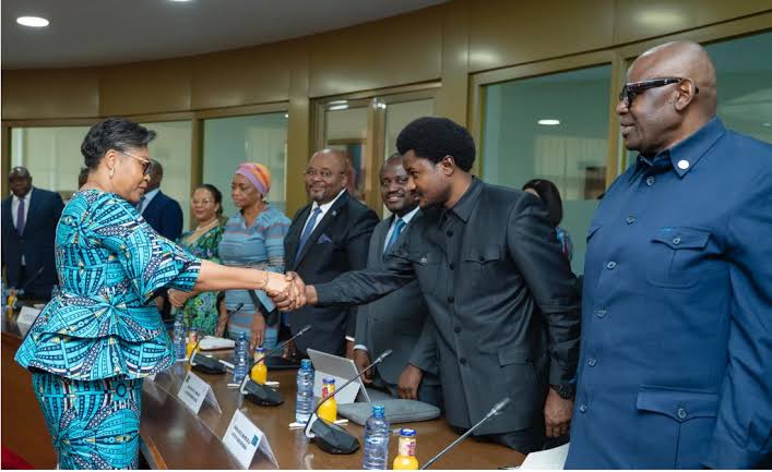 Altercation verbale entre Judith Suminwa et Constant Mutamba à la ...